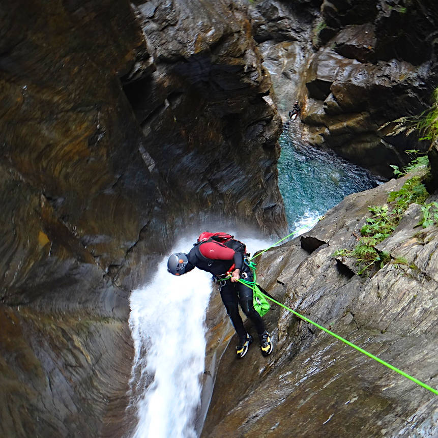 canyoning-gouffre-enfer-luchon 2 canyoning gouffre enfer luchon